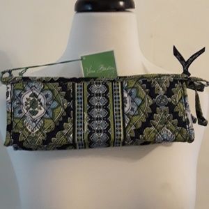 Vera Bradley makeup bag. Green, black, real. Zip t